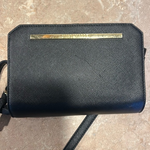 Steve Madden Handbags - Steve Madden Crossbody Black Adjustable Strap